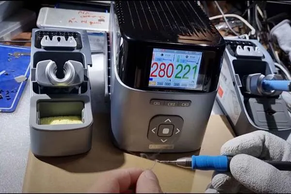 By Bệnh Viện Điện Thoại Review trên tay máy hàn 2 tay AIXUN t420D