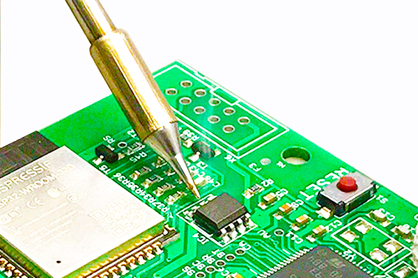 What should be paid attention to in manual soldering?
