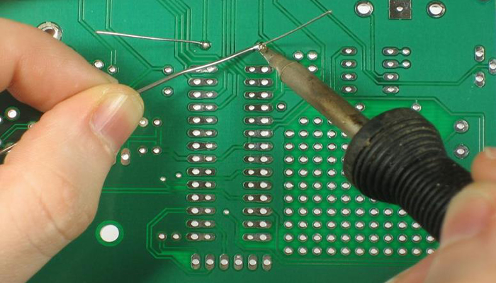What are the advantages of soldering?