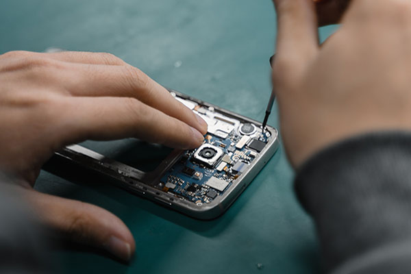 Soldering method of chip capacitors and resistors