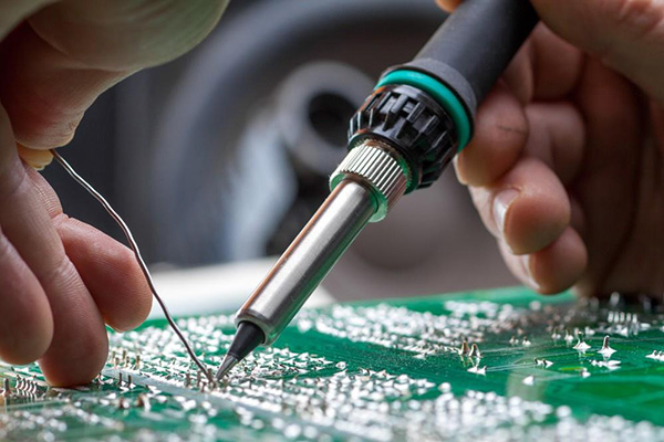 What is the difference between a soldering iron and a soldering gun? 
