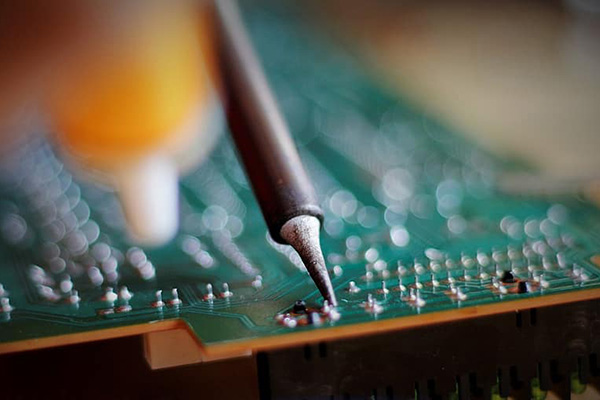The Challenges of Micro Soldering: Precision in a Tiny World